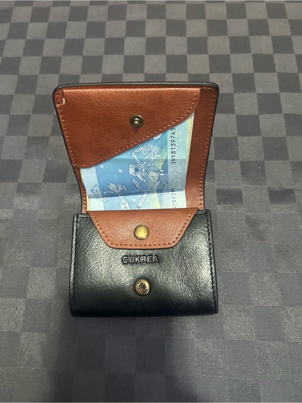 Cash wallet to hold a lot of cash